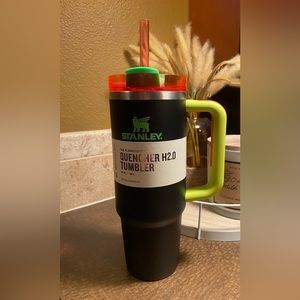 Stanley Neon Quencher 30oz